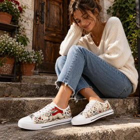 Women’s low tops with hare stars and floral details